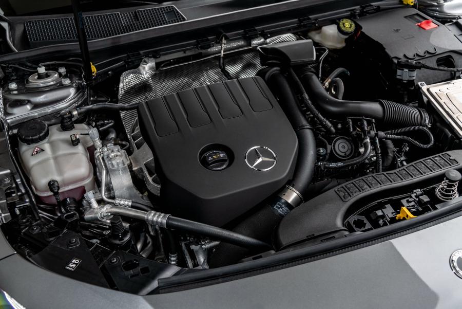 Моторный отсек Mercedes-Benz A200 Progressive (W177) 2018 года  (WW) (фото 90 из 96)